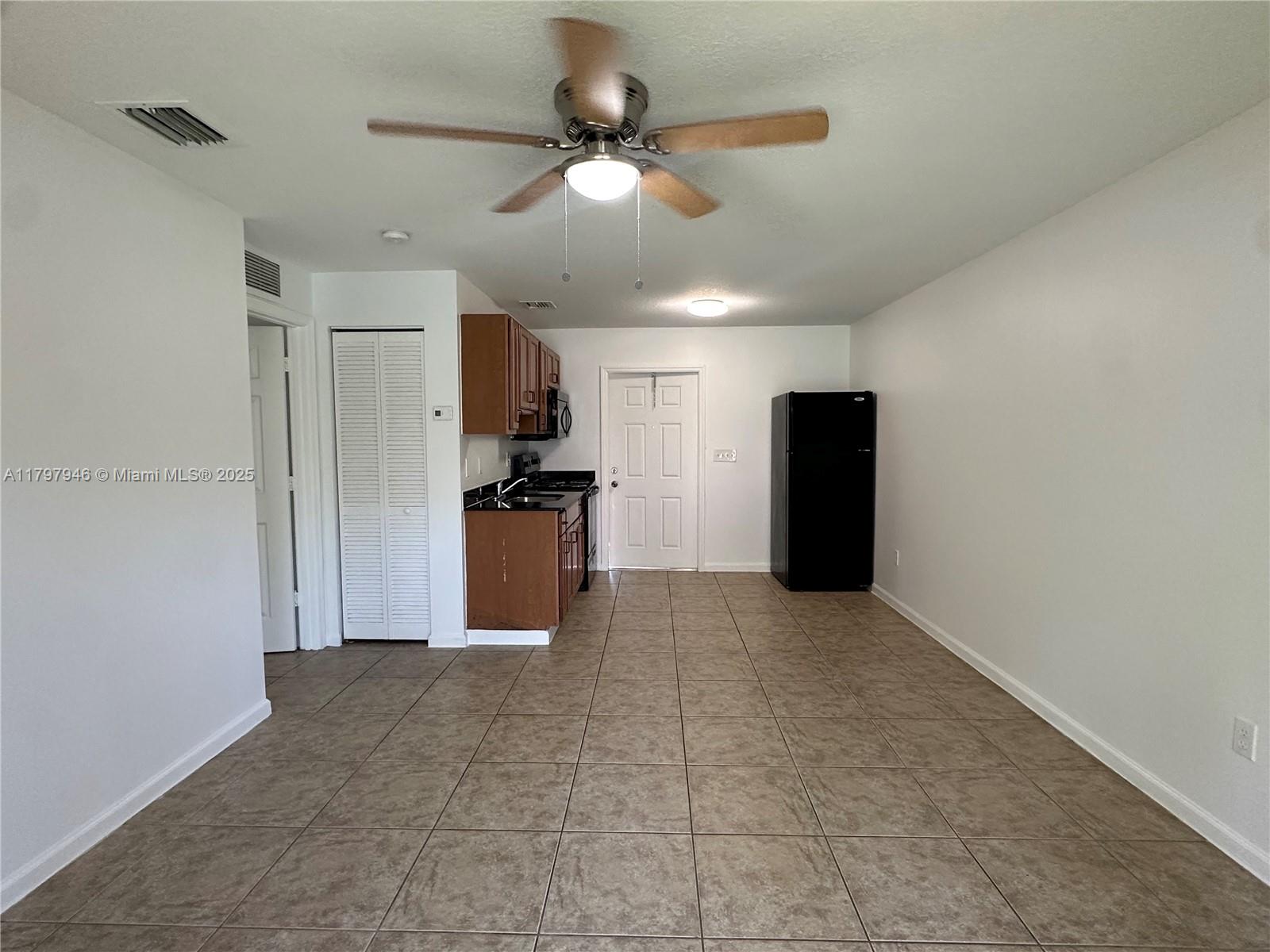 1041 NE 10th Ave 4
