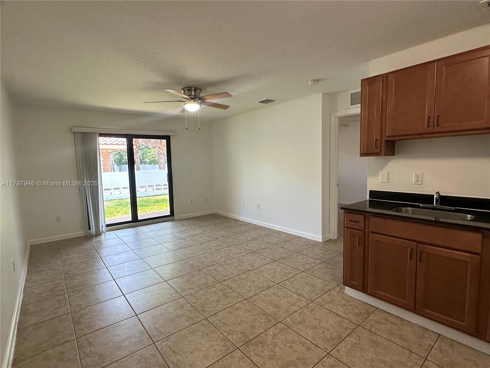 1041 NE 10th Ave 4