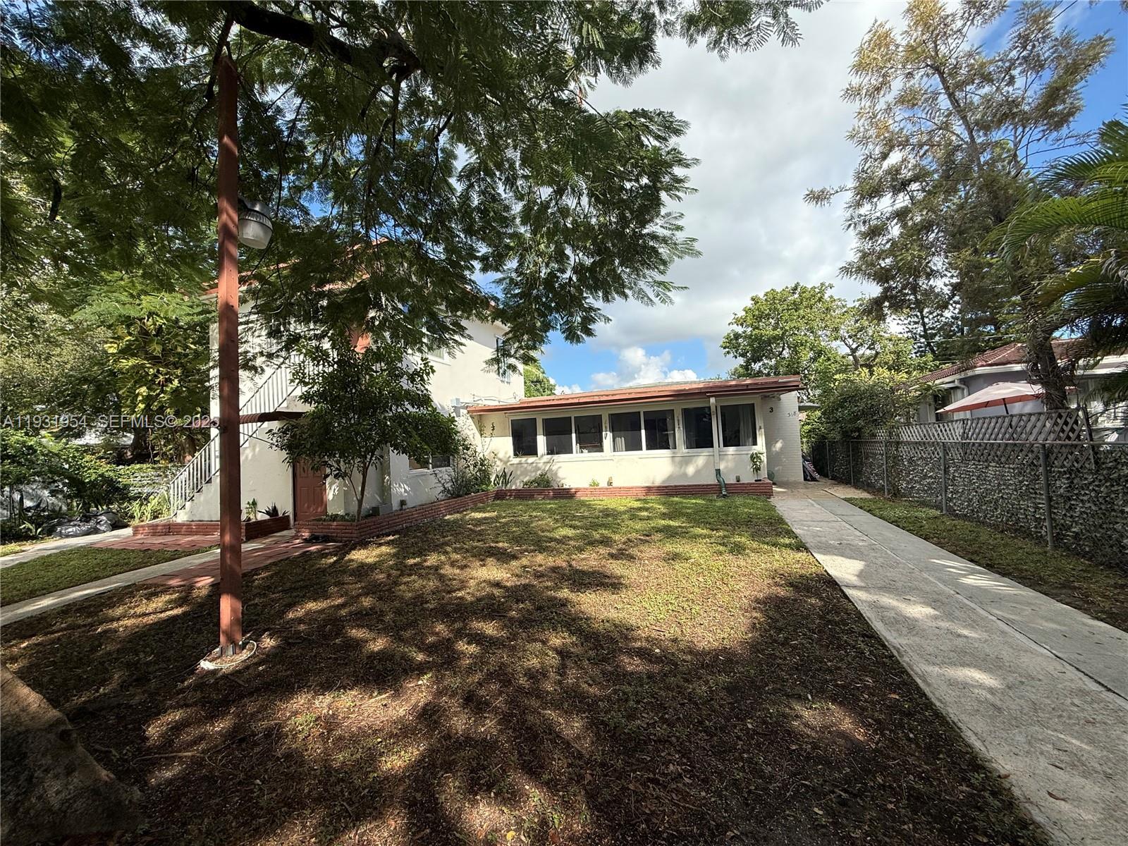 NORTH HOLLYWOOD - Residential Lease