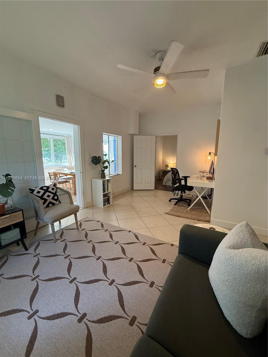 NORTH HOLLYWOOD - Residential Lease