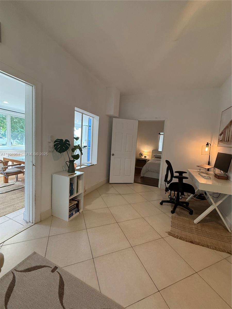 NORTH HOLLYWOOD - Residential Lease