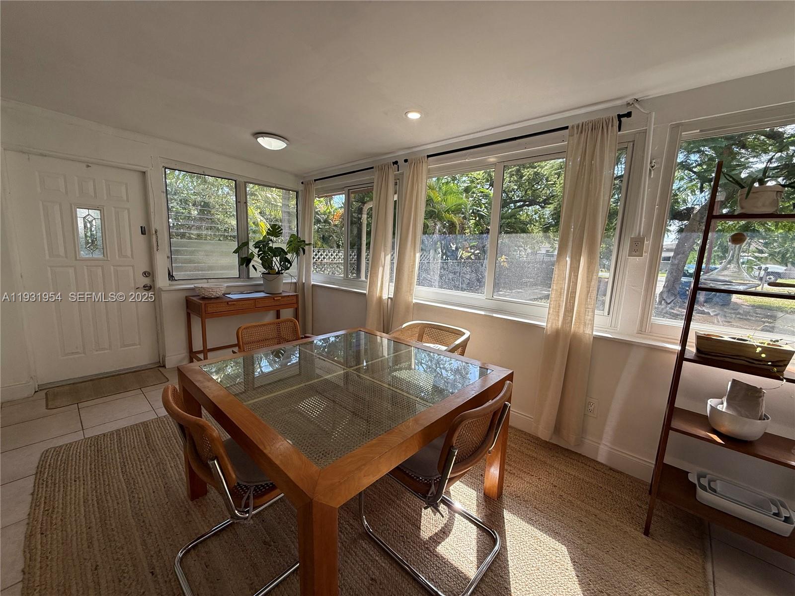 NORTH HOLLYWOOD - Residential Lease