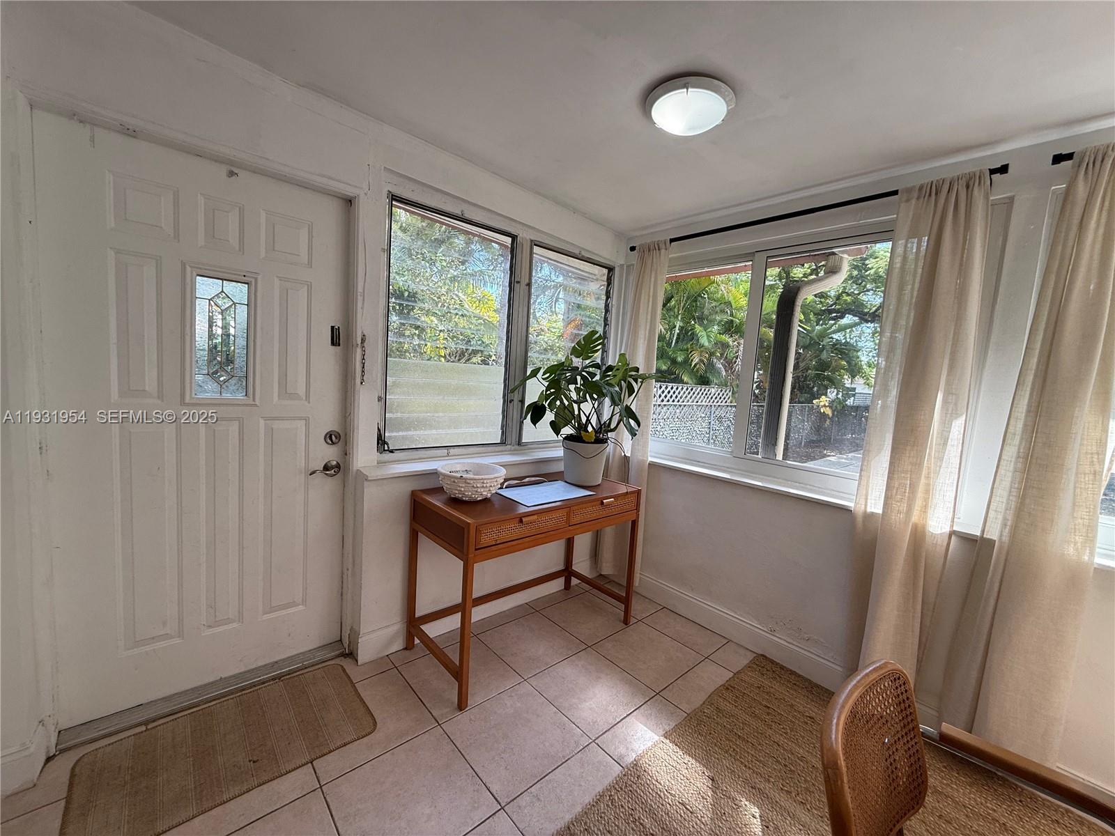 NORTH HOLLYWOOD - Residential Lease