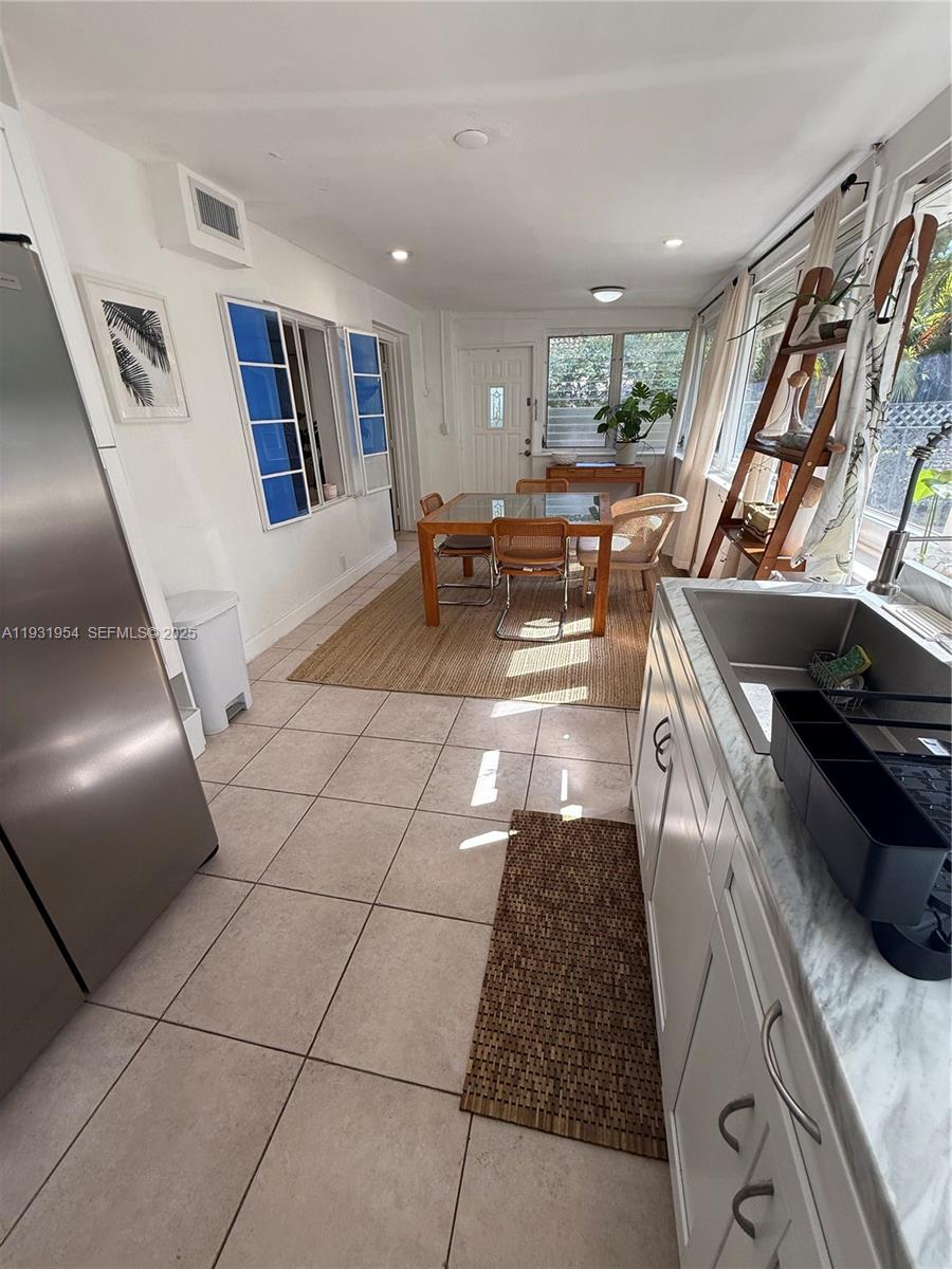 NORTH HOLLYWOOD - Residential Lease