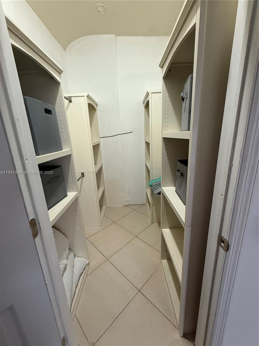 NORTH HOLLYWOOD - Residential Lease