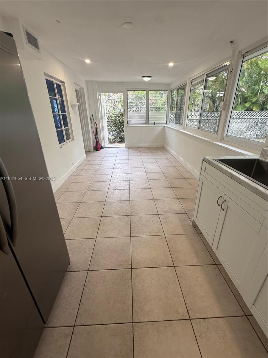 NORTH HOLLYWOOD - Residential Lease