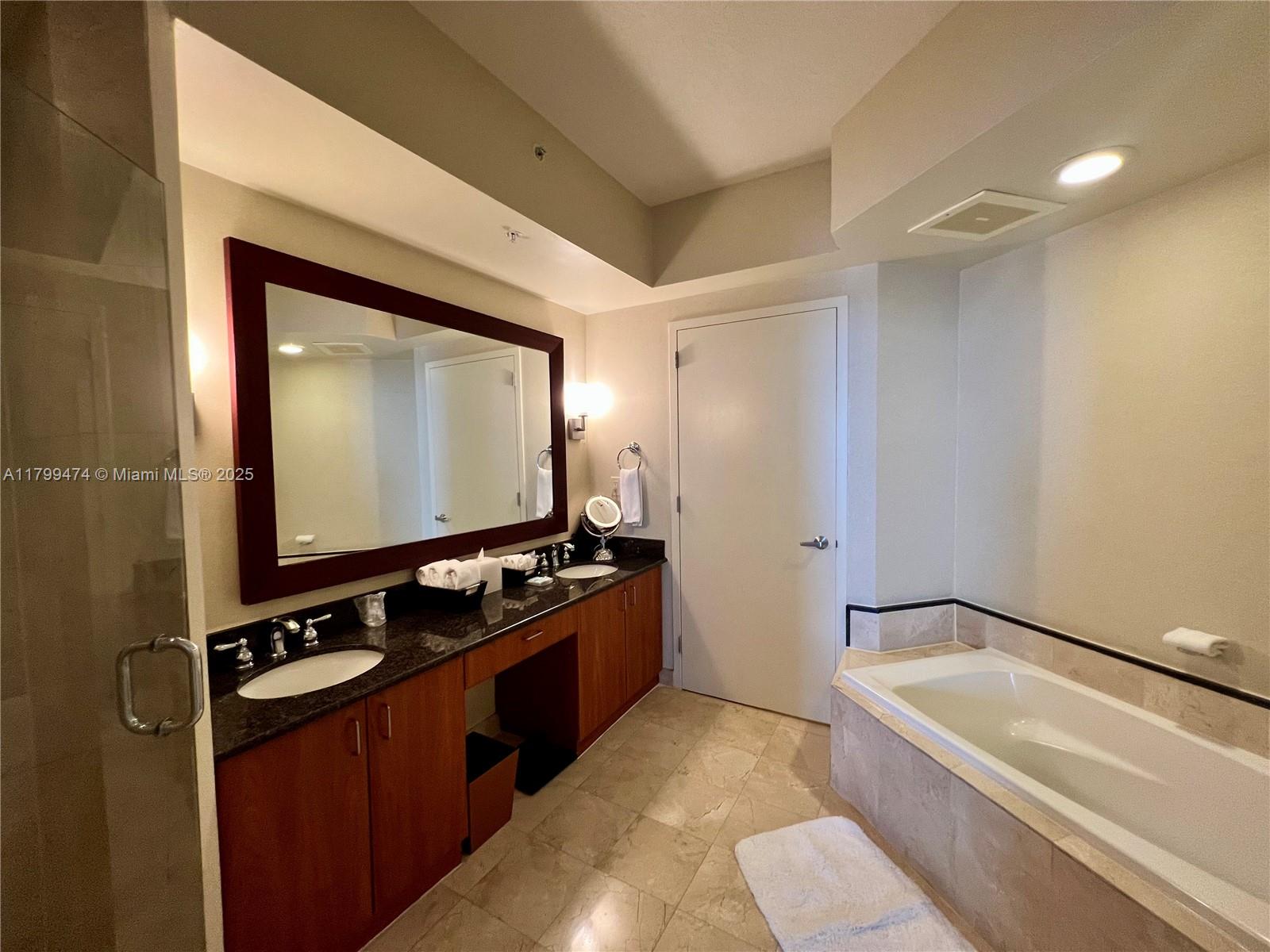 TRUMP INTERNATIONAL - Residential