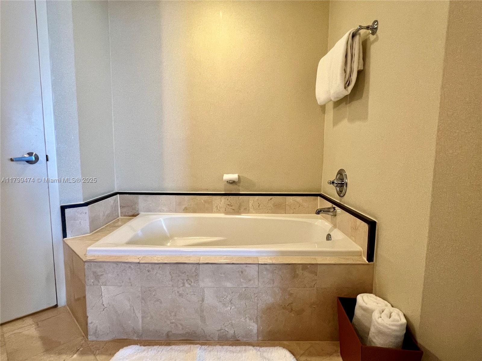 TRUMP INTERNATIONAL - Residential