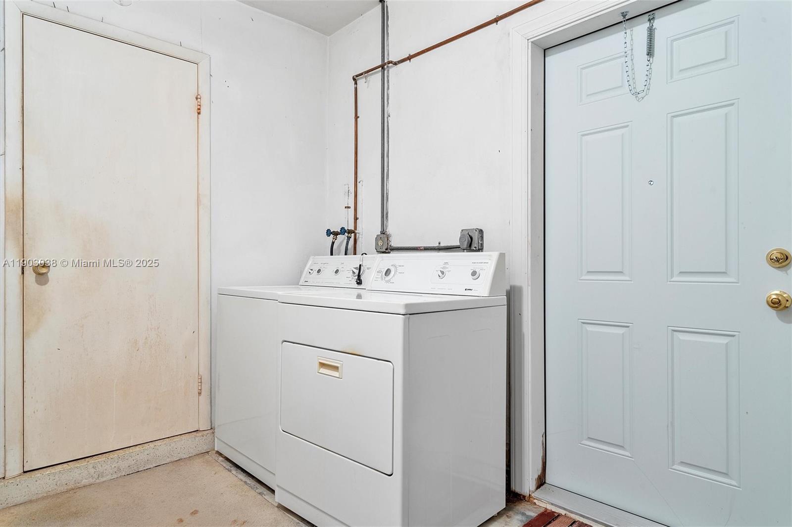 PALM SPRINGS LAKES 1ST AD - Residential