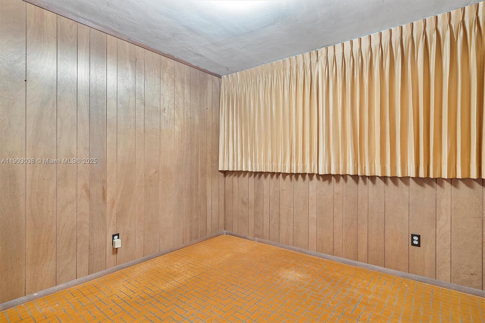 PALM SPRINGS LAKES 1ST AD - Residential