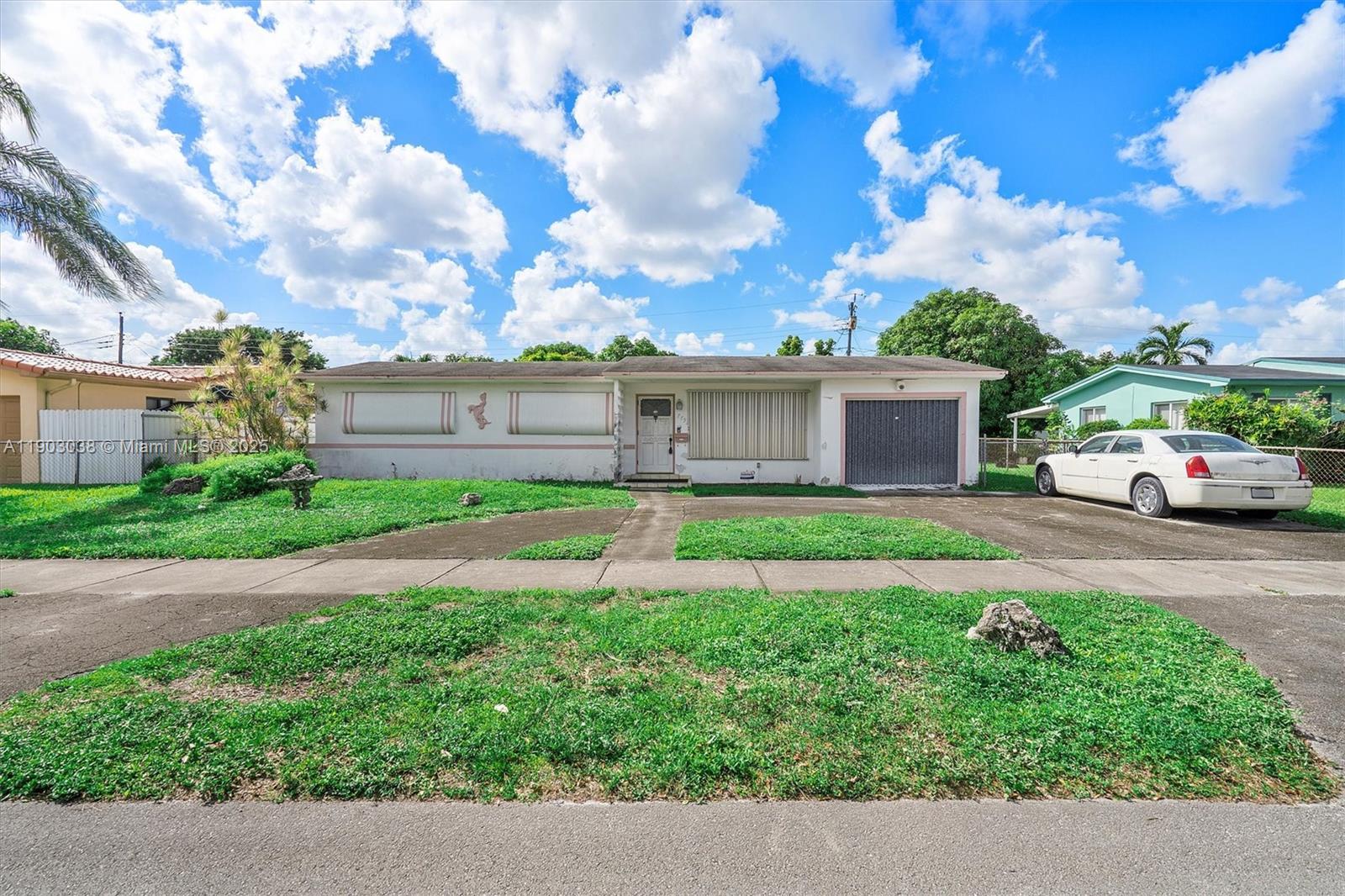 PALM SPRINGS LAKES 1ST AD - Residential