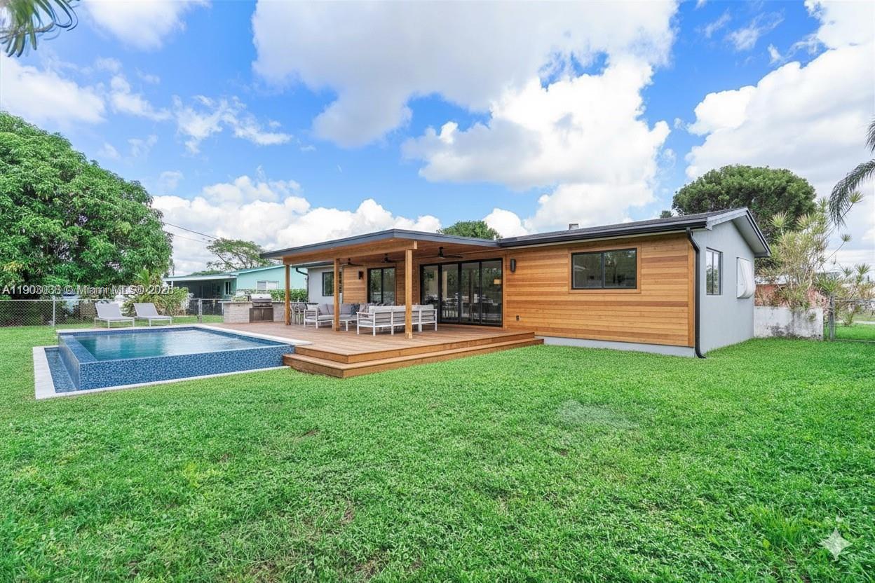 PALM SPRINGS LAKES 1ST AD - Residential