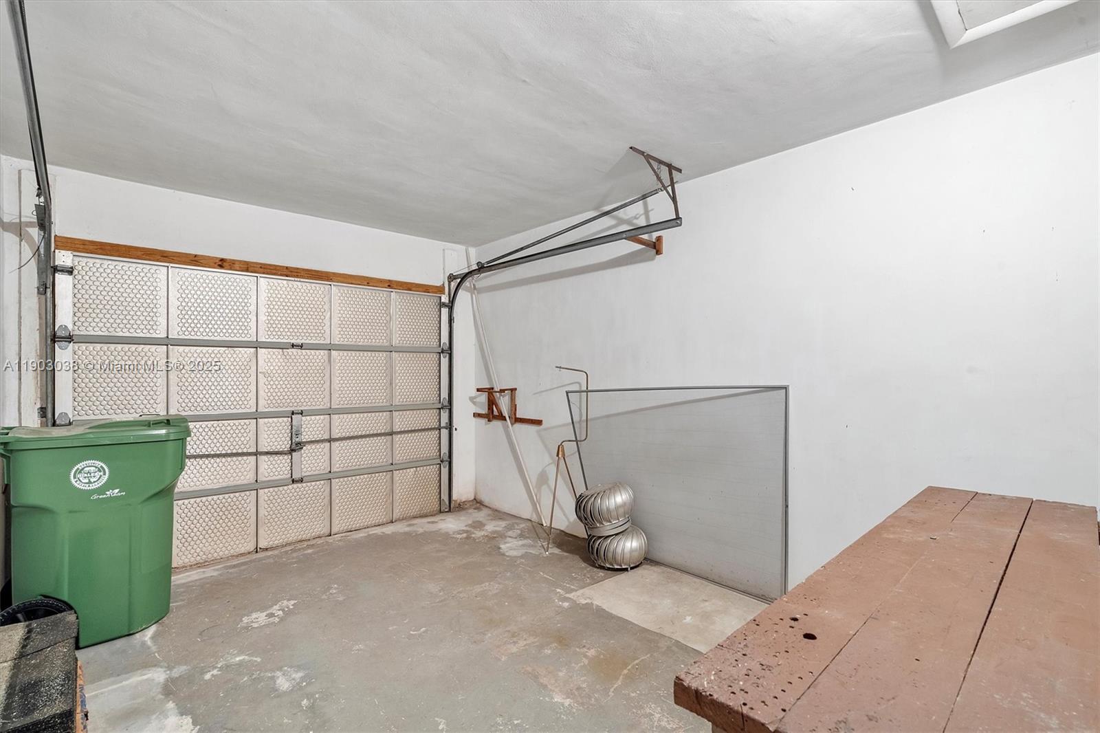 PALM SPRINGS LAKES 1ST AD - Residential