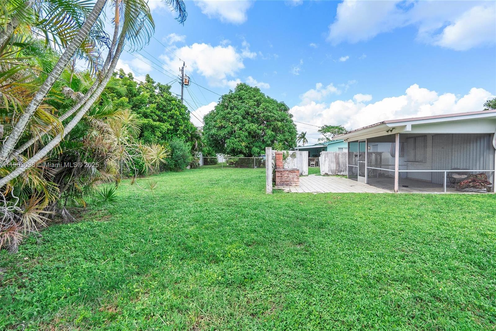 PALM SPRINGS LAKES 1ST AD - Residential