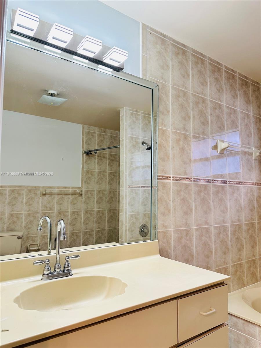 SUPERIOR HOMES ESTATES 1S - Residential Lease