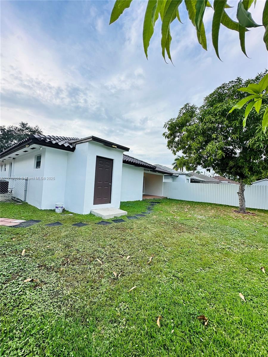 SUPERIOR HOMES ESTATES 1S - Residential Lease