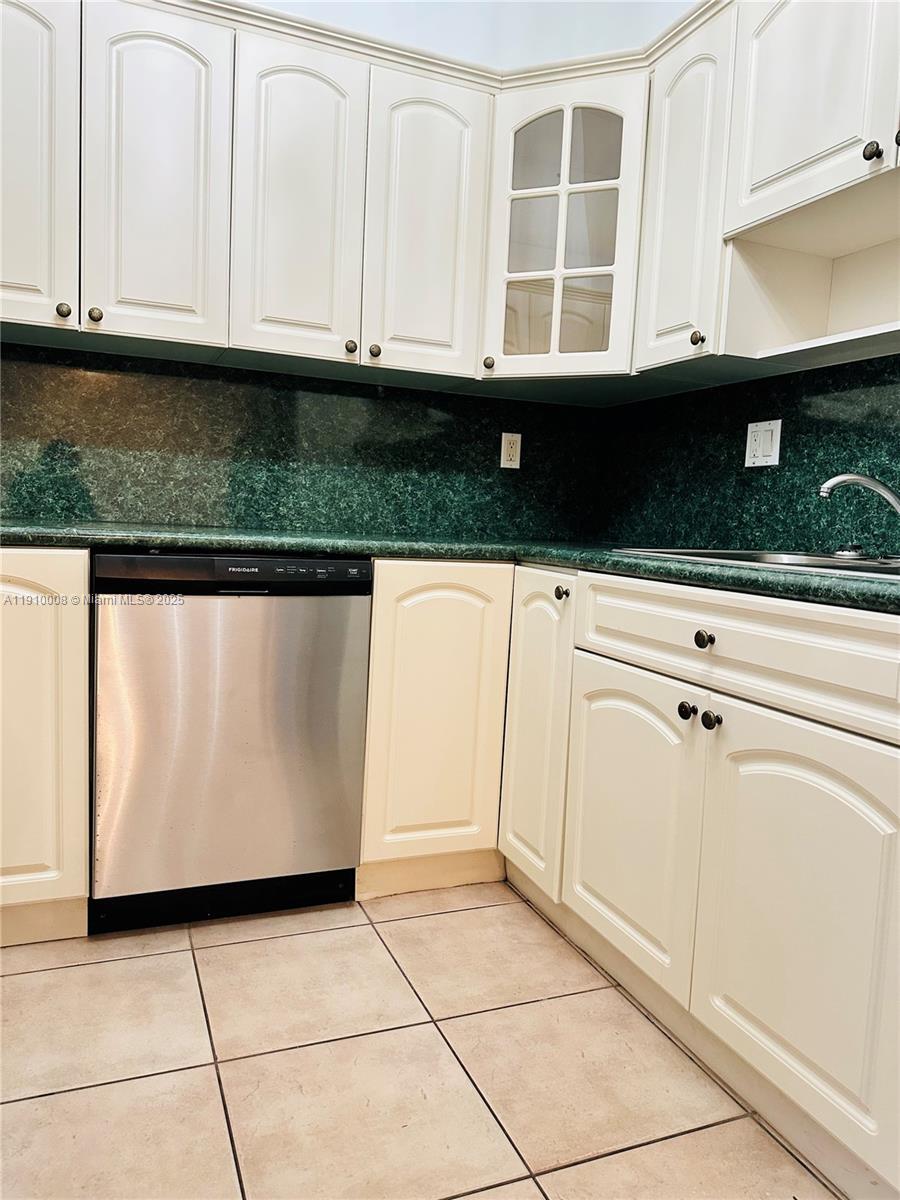 SUPERIOR HOMES ESTATES 1S - Residential Lease