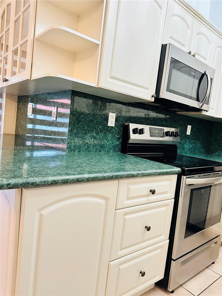 SUPERIOR HOMES ESTATES 1S - Residential Lease