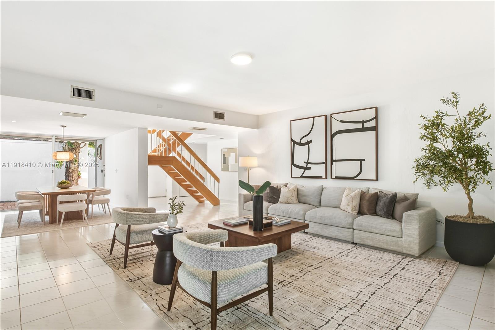 LONGVIEW VILLAS - Residential