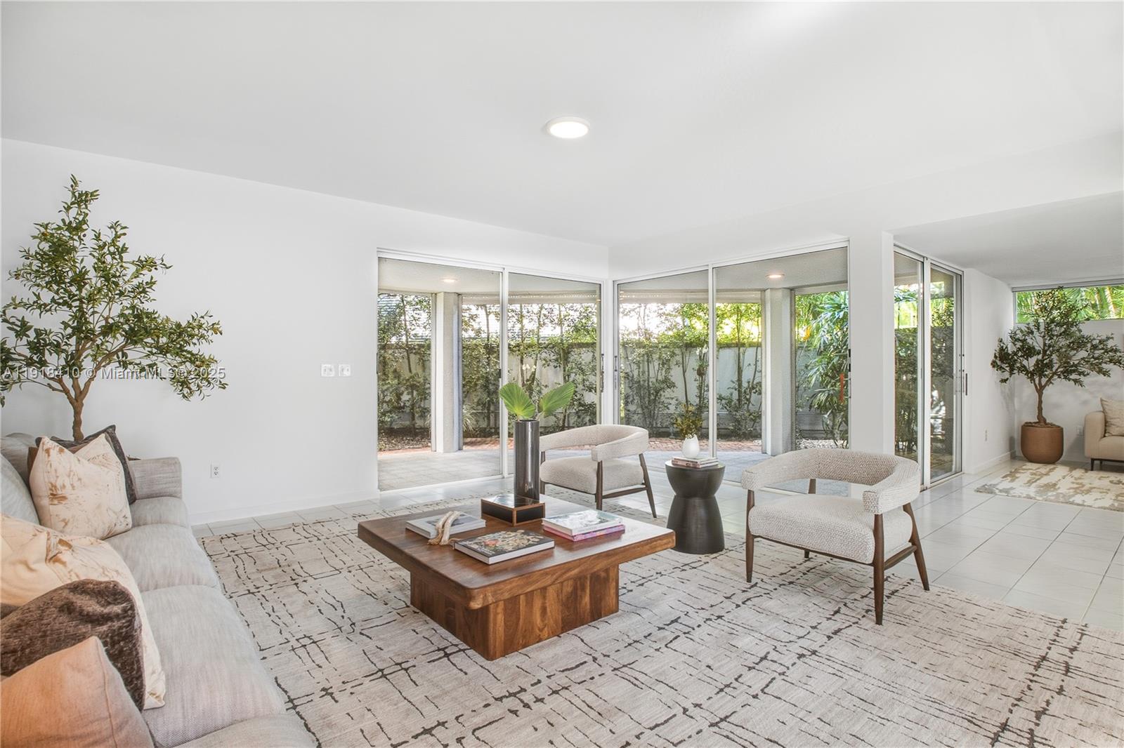 LONGVIEW VILLAS - Residential