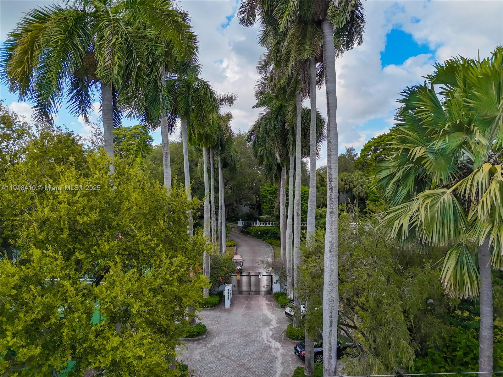 LONGVIEW VILLAS - Residential