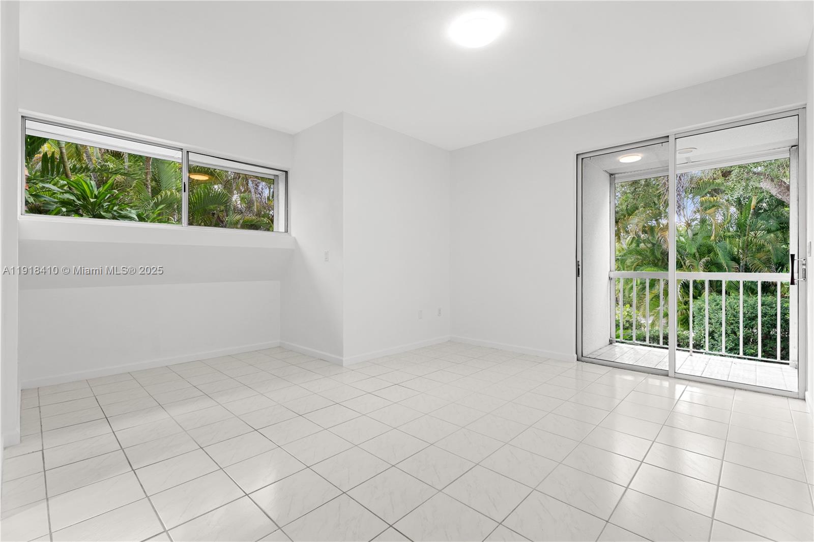 LONGVIEW VILLAS - Residential