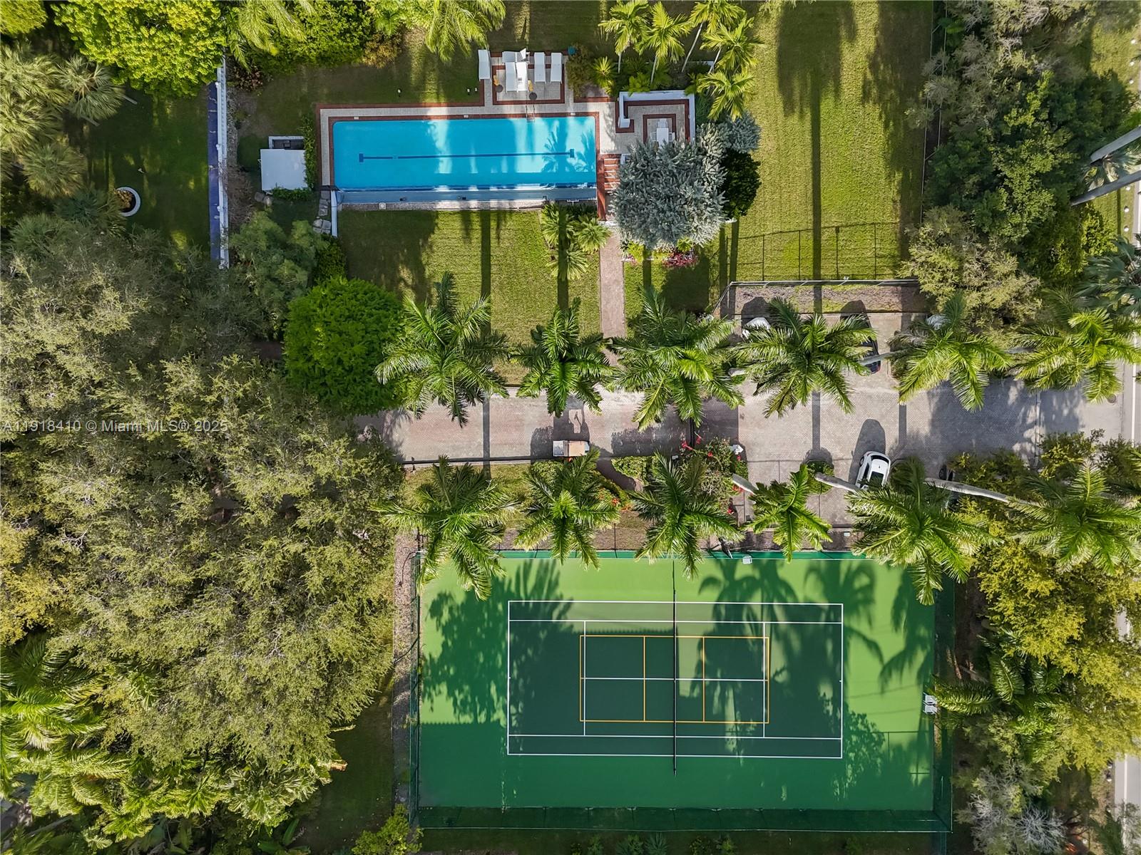 LONGVIEW VILLAS - Residential