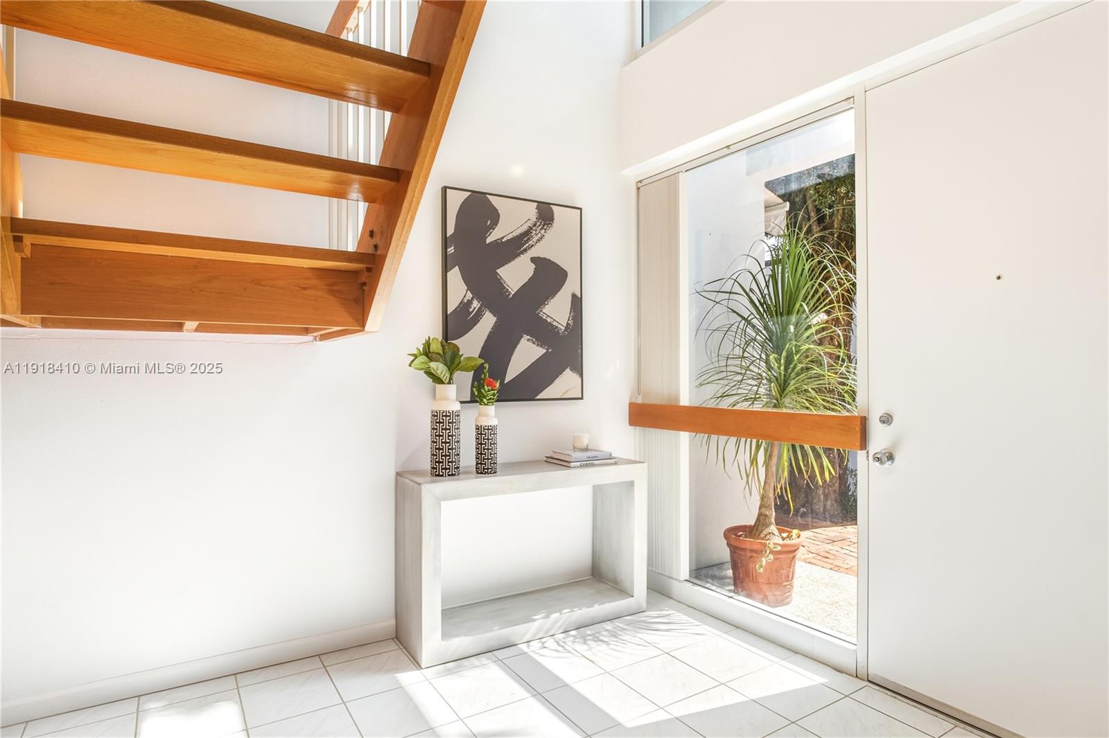 LONGVIEW VILLAS - Residential