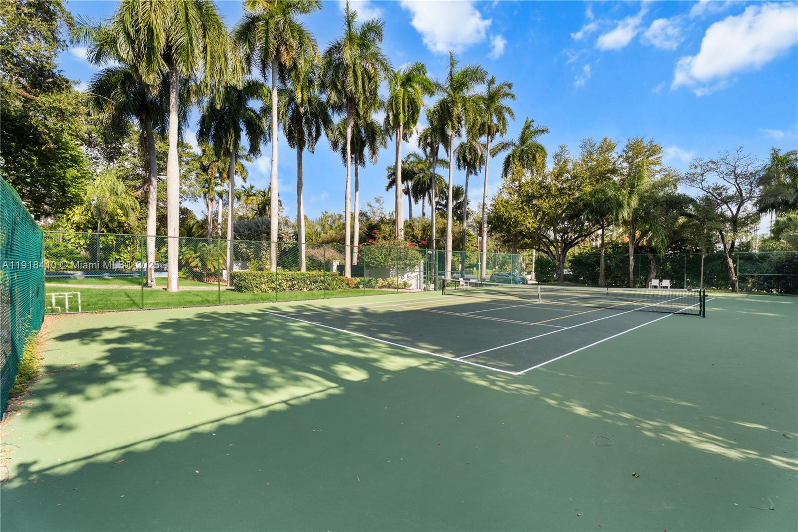 LONGVIEW VILLAS - Residential