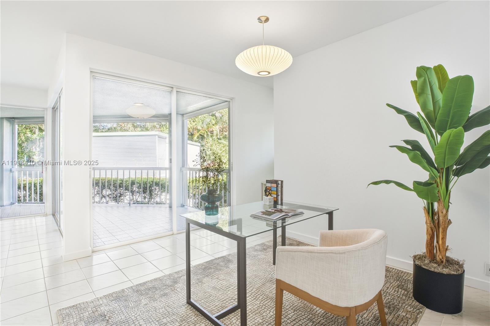 LONGVIEW VILLAS - Residential