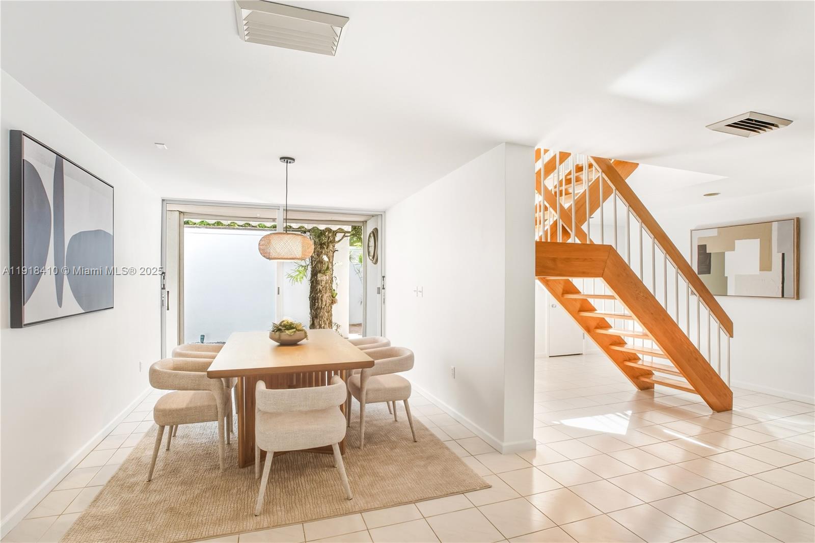 LONGVIEW VILLAS - Residential