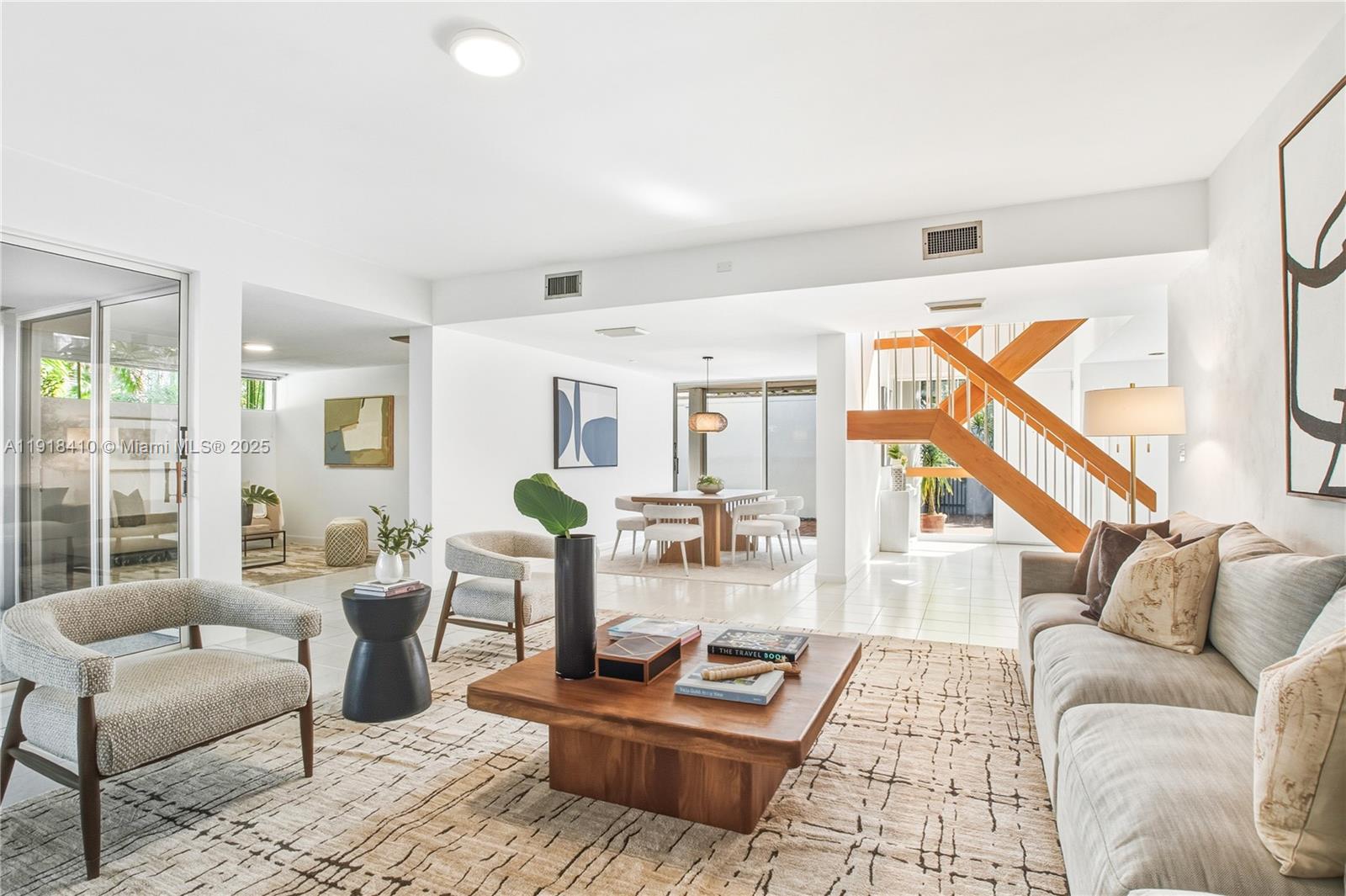 LONGVIEW VILLAS - Residential