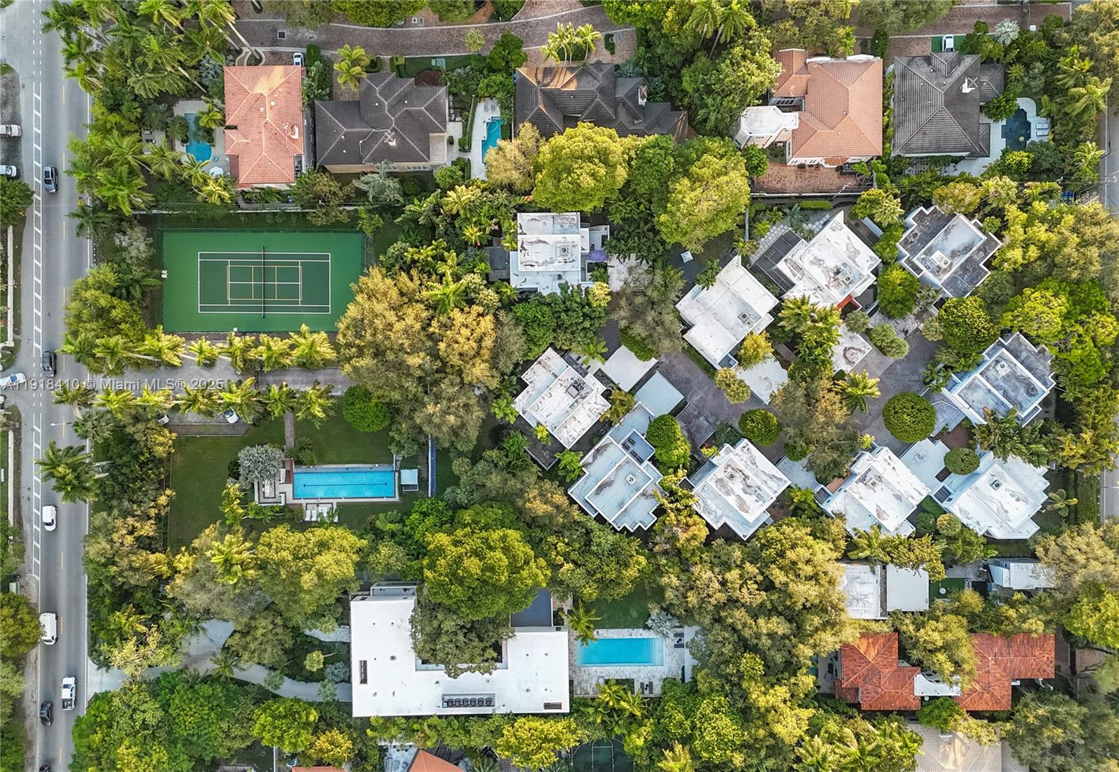 LONGVIEW VILLAS - Residential