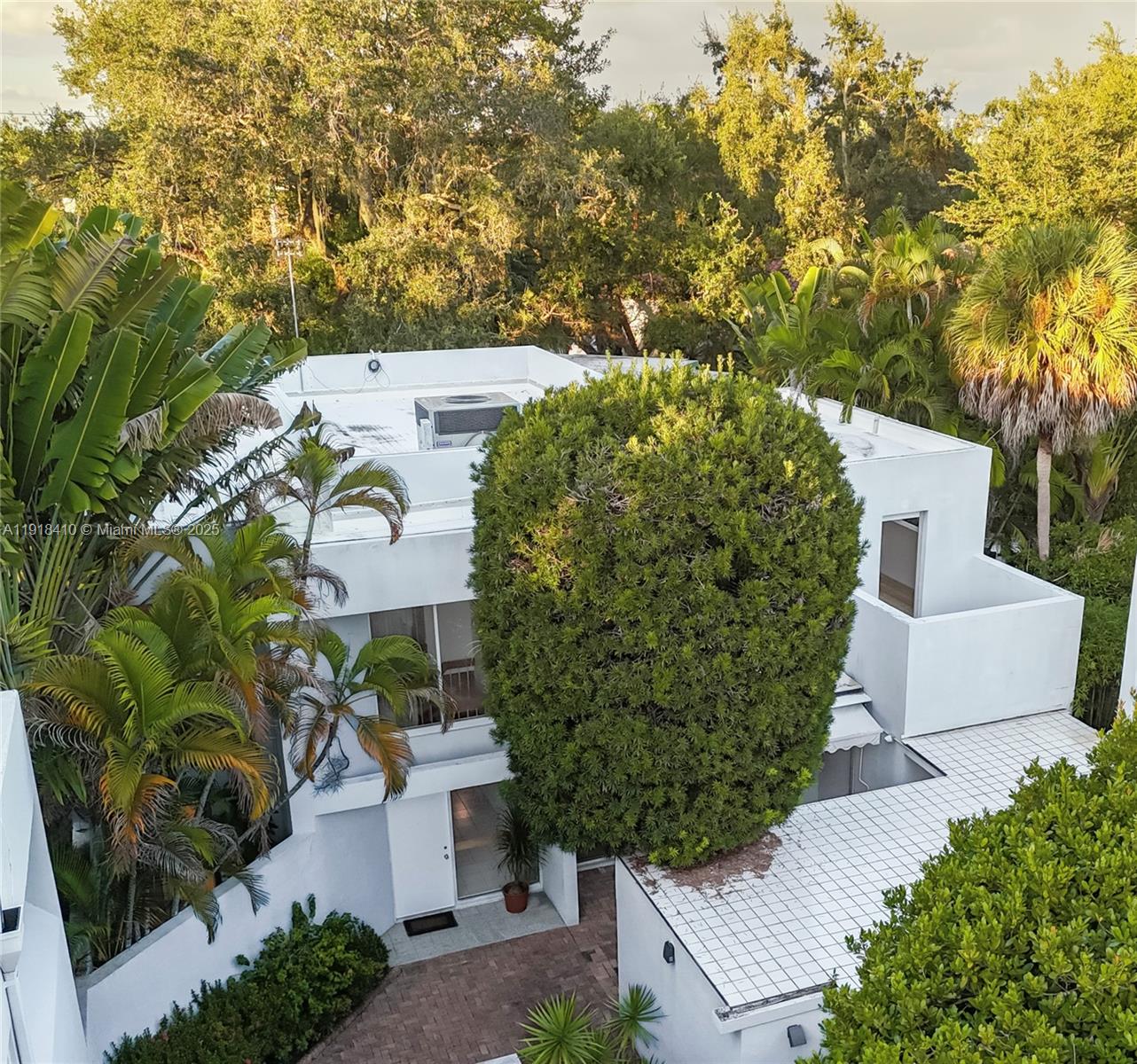 LONGVIEW VILLAS - Residential