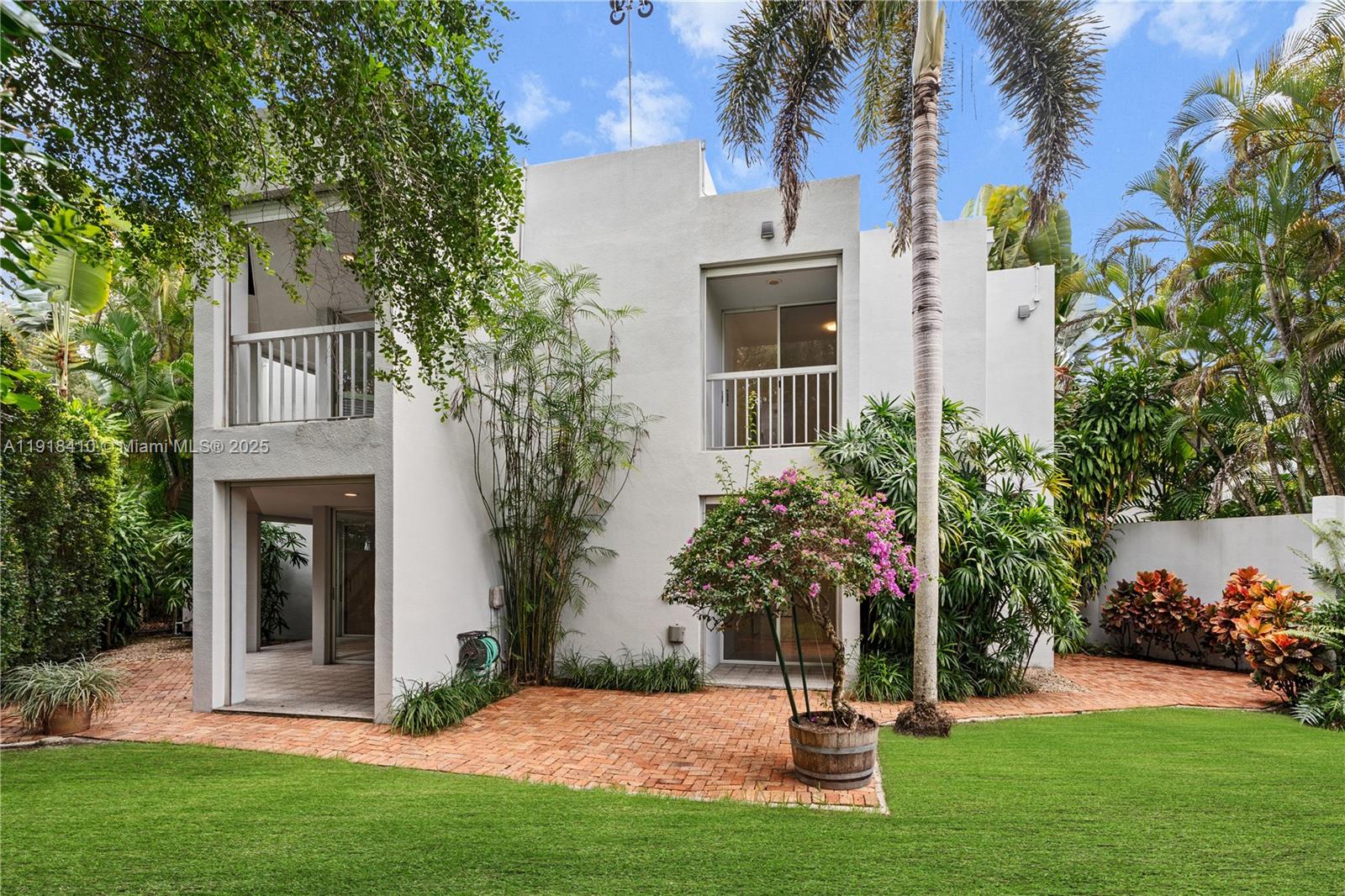 2475 S Bayshore Dr #2