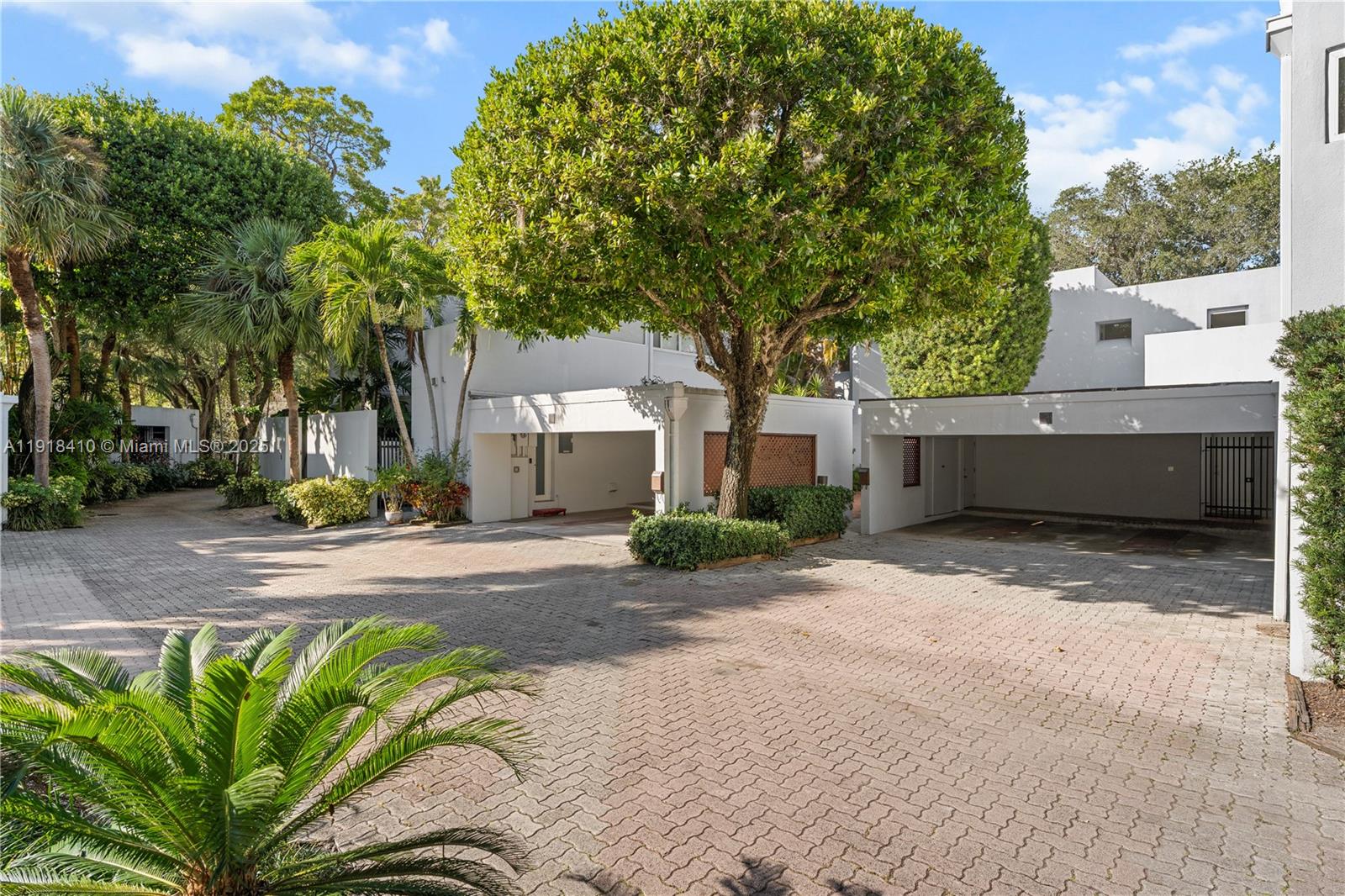 LONGVIEW VILLAS - Residential