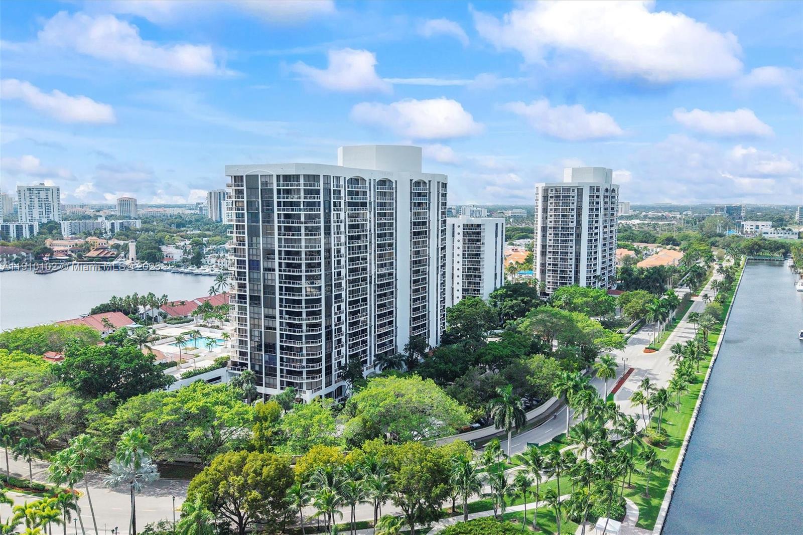 HARBORSIDE AT THE WATERWA - Residential