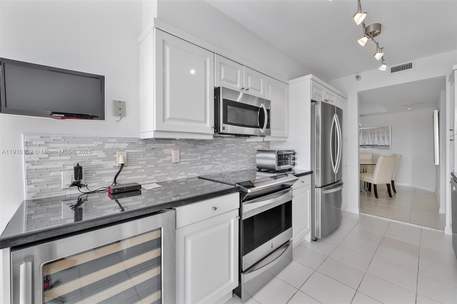 HARBORSIDE AT THE WATERWA - Residential