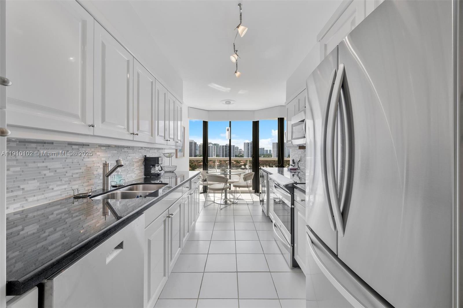 HARBORSIDE AT THE WATERWA - Residential