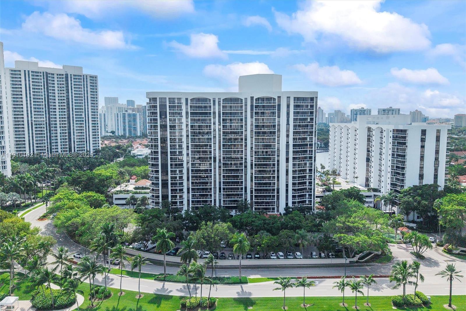 HARBORSIDE AT THE WATERWA - Residential