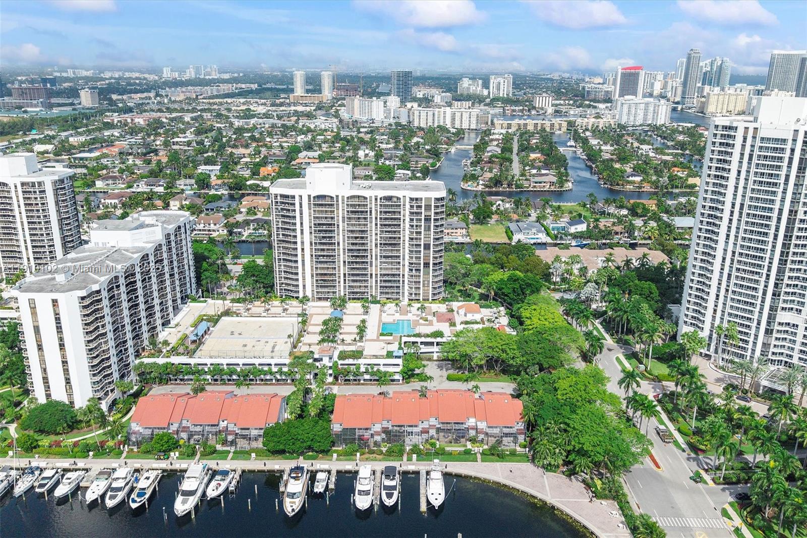 HARBORSIDE AT THE WATERWA - Residential