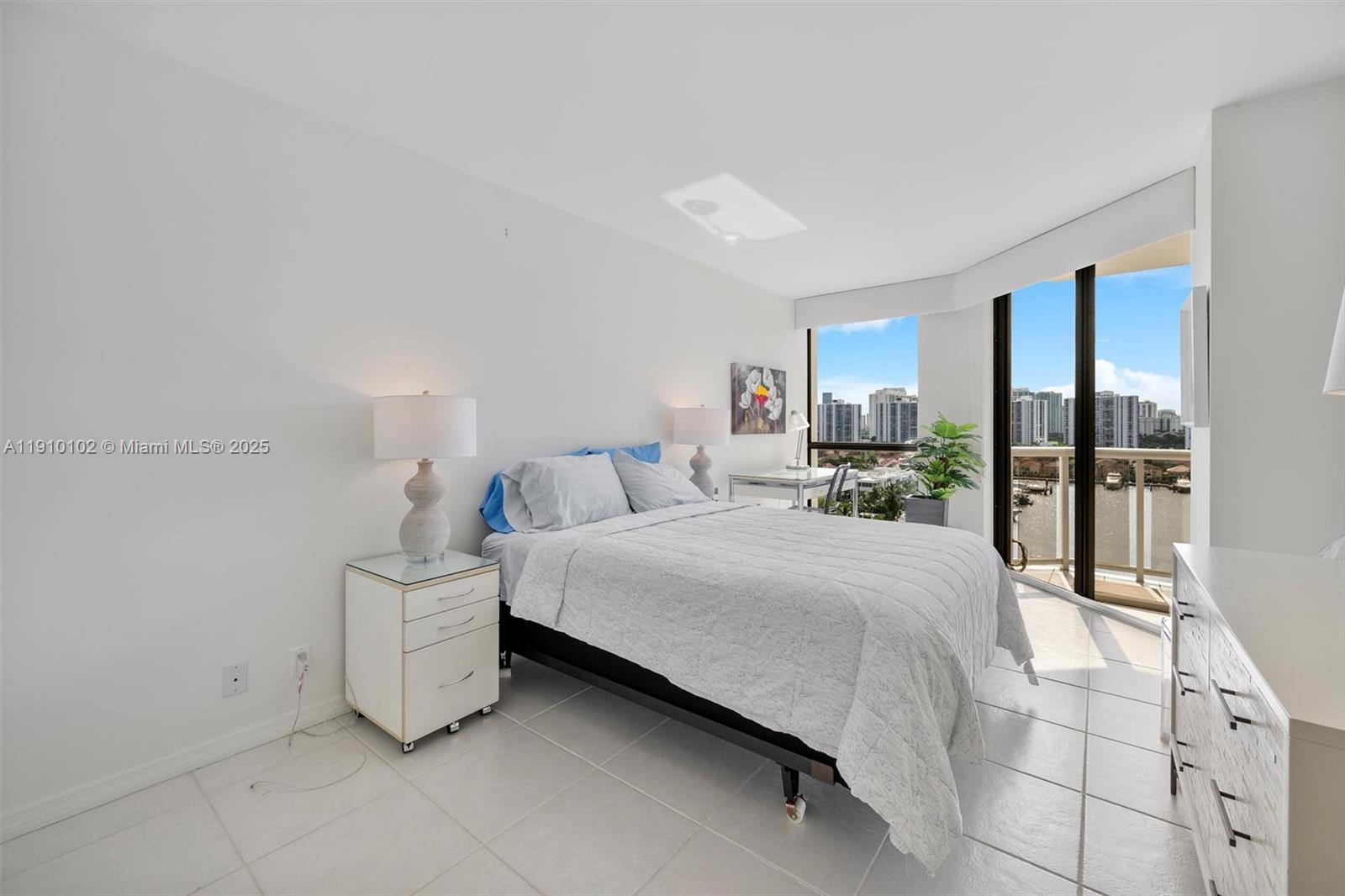 HARBORSIDE AT THE WATERWA - Residential