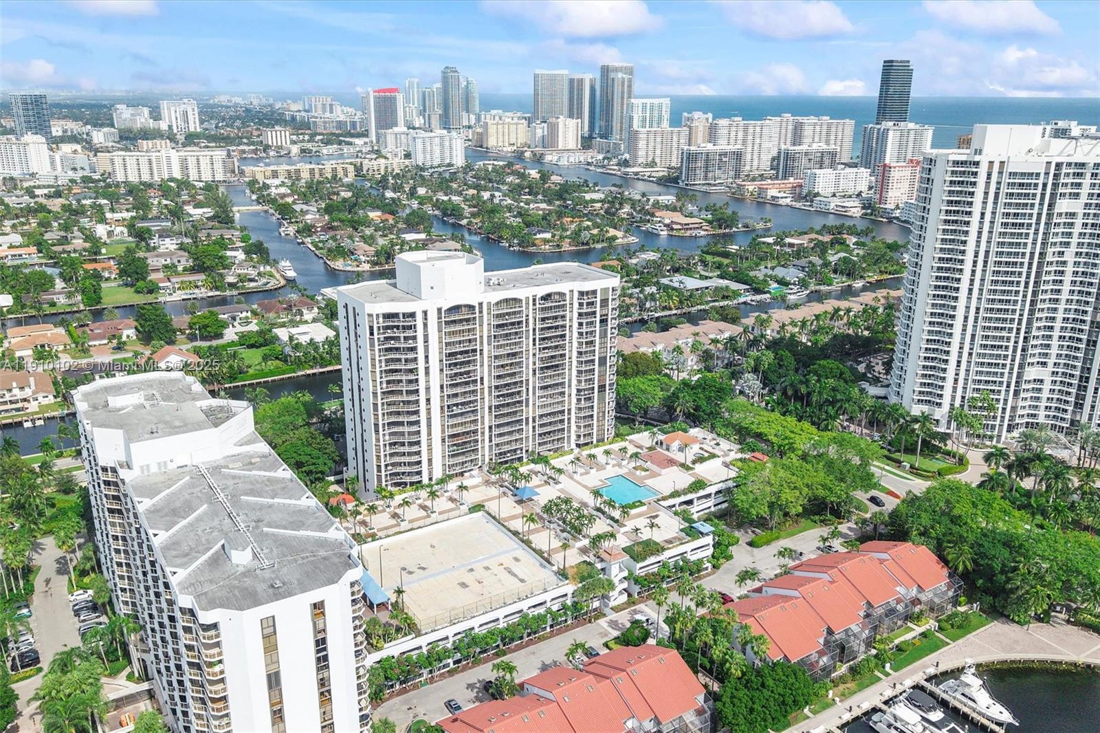 HARBORSIDE AT THE WATERWA - Residential