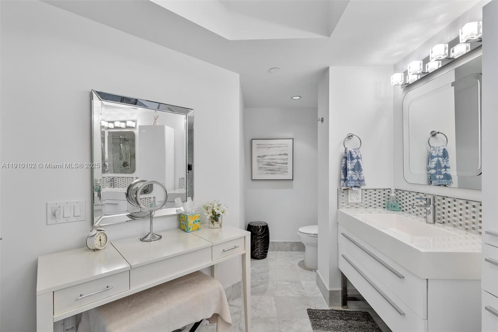 HARBORSIDE AT THE WATERWA - Residential