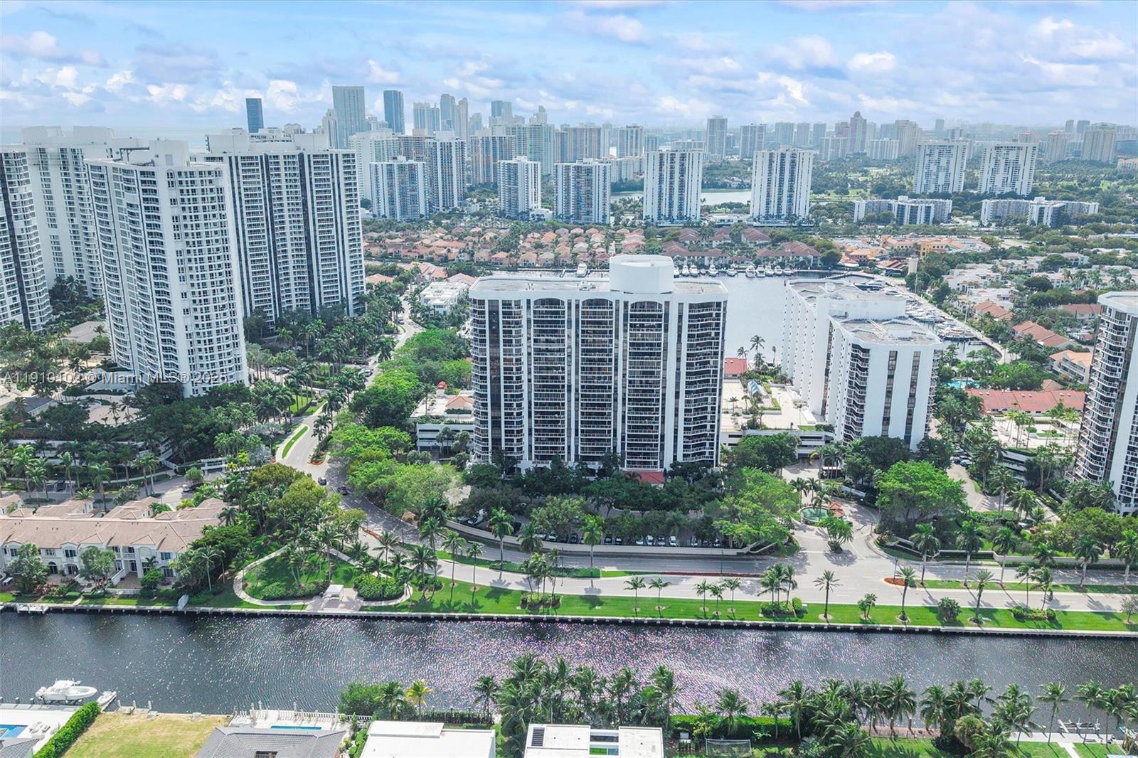 HARBORSIDE AT THE WATERWA - Residential