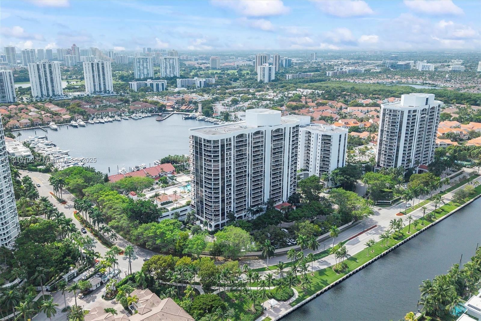 HARBORSIDE AT THE WATERWA - Residential