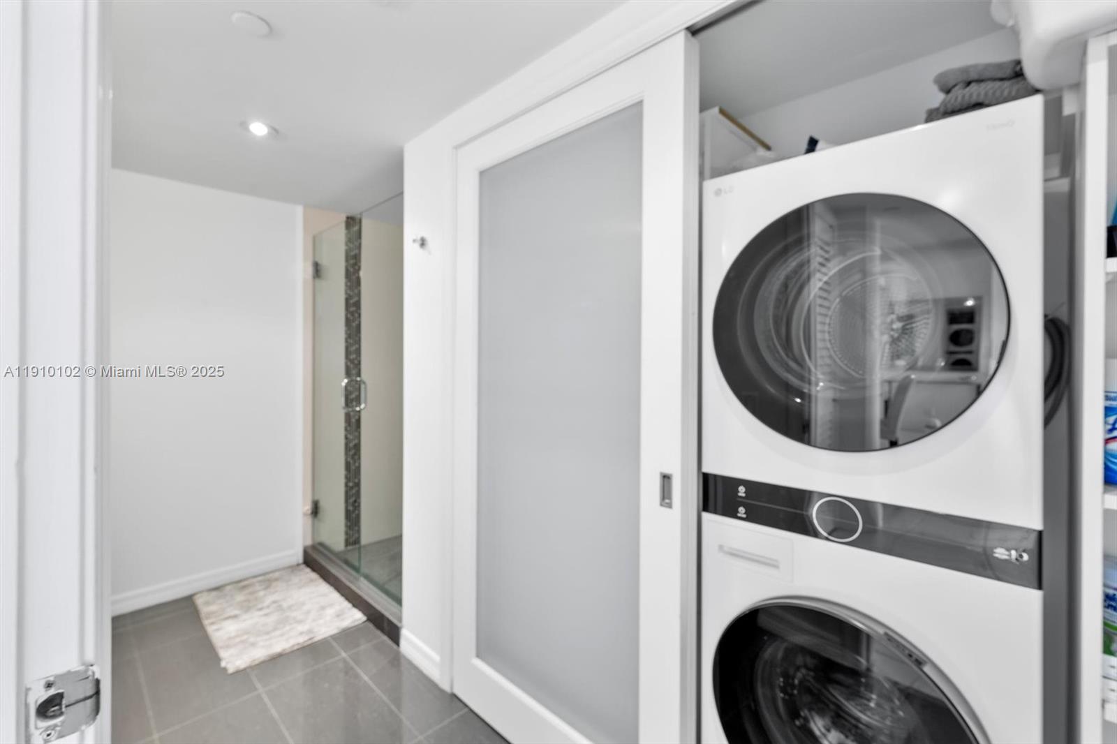 HARBORSIDE AT THE WATERWA - Residential