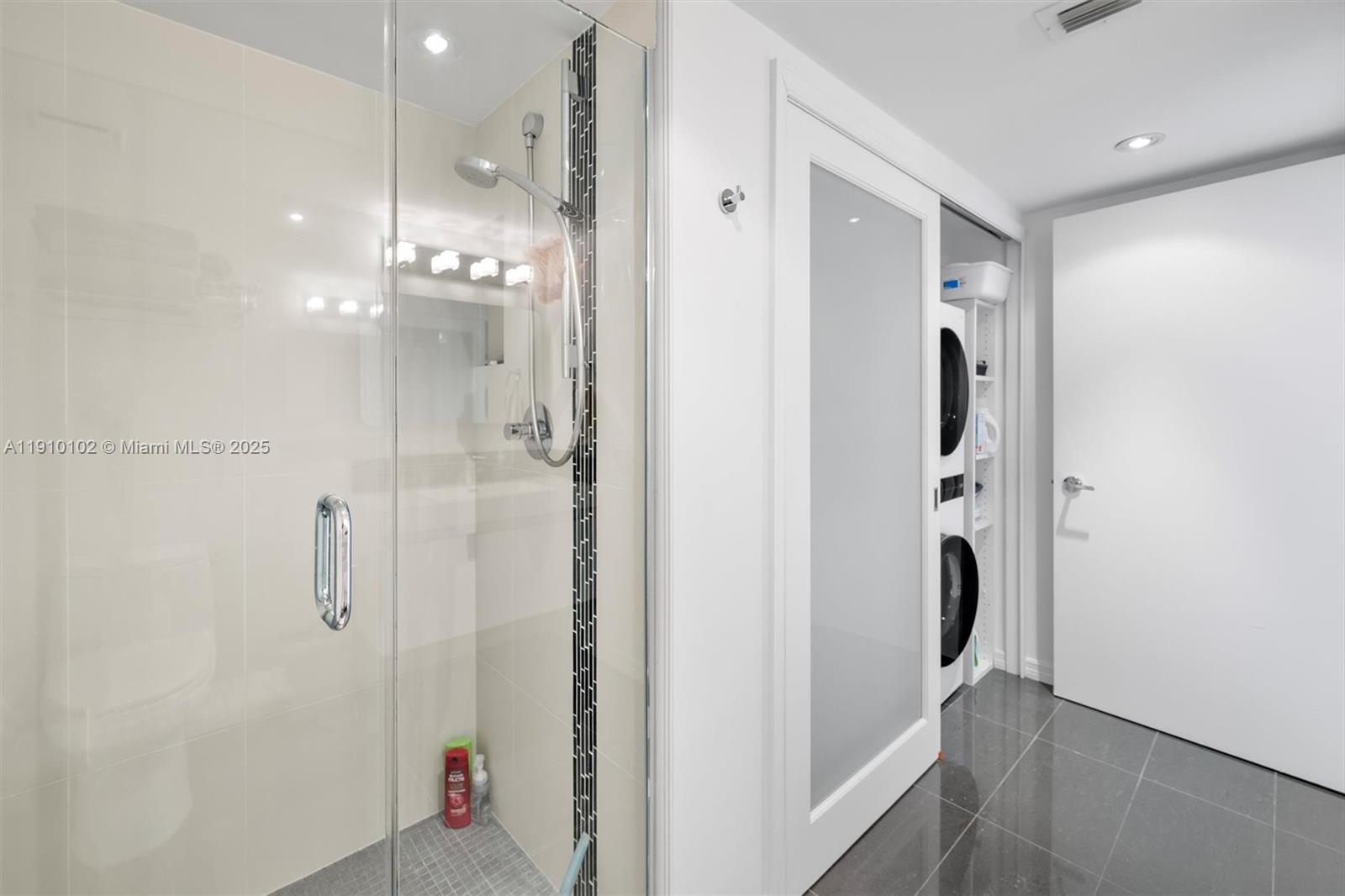 HARBORSIDE AT THE WATERWA - Residential