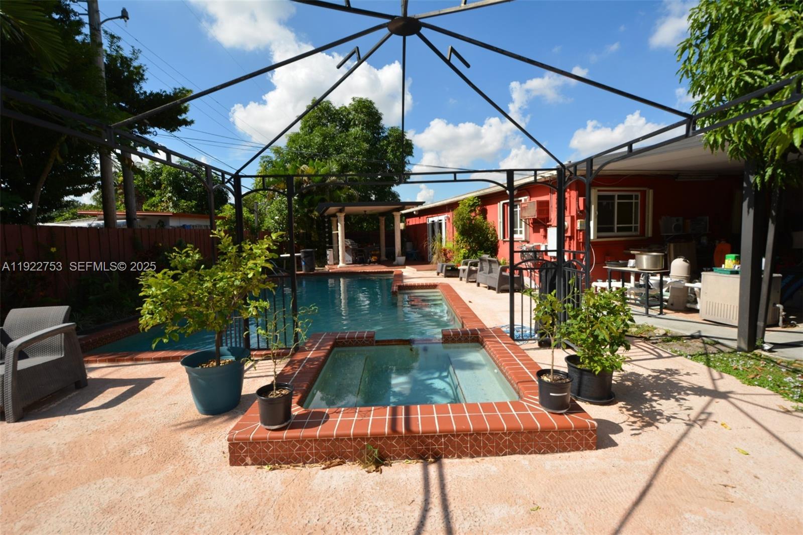 LINDEN GARDENS - Residential