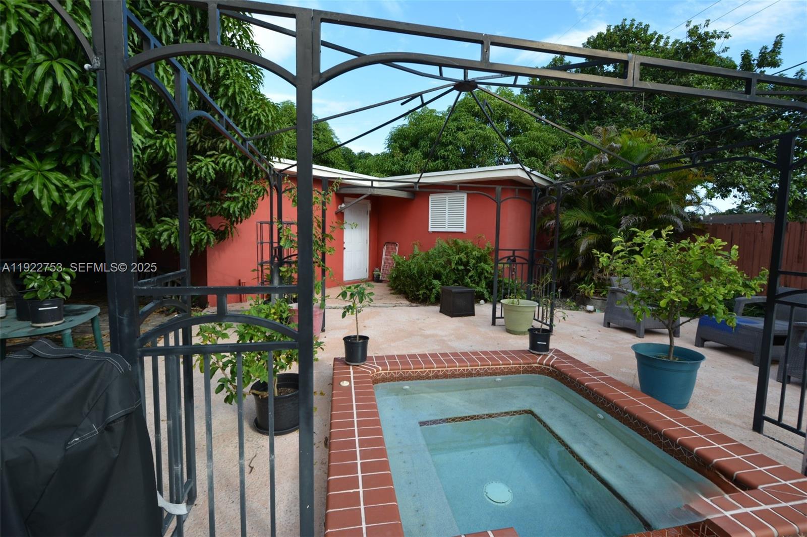 LINDEN GARDENS - Residential